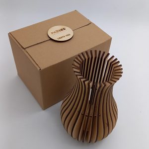 Lesena vaza z embalažo